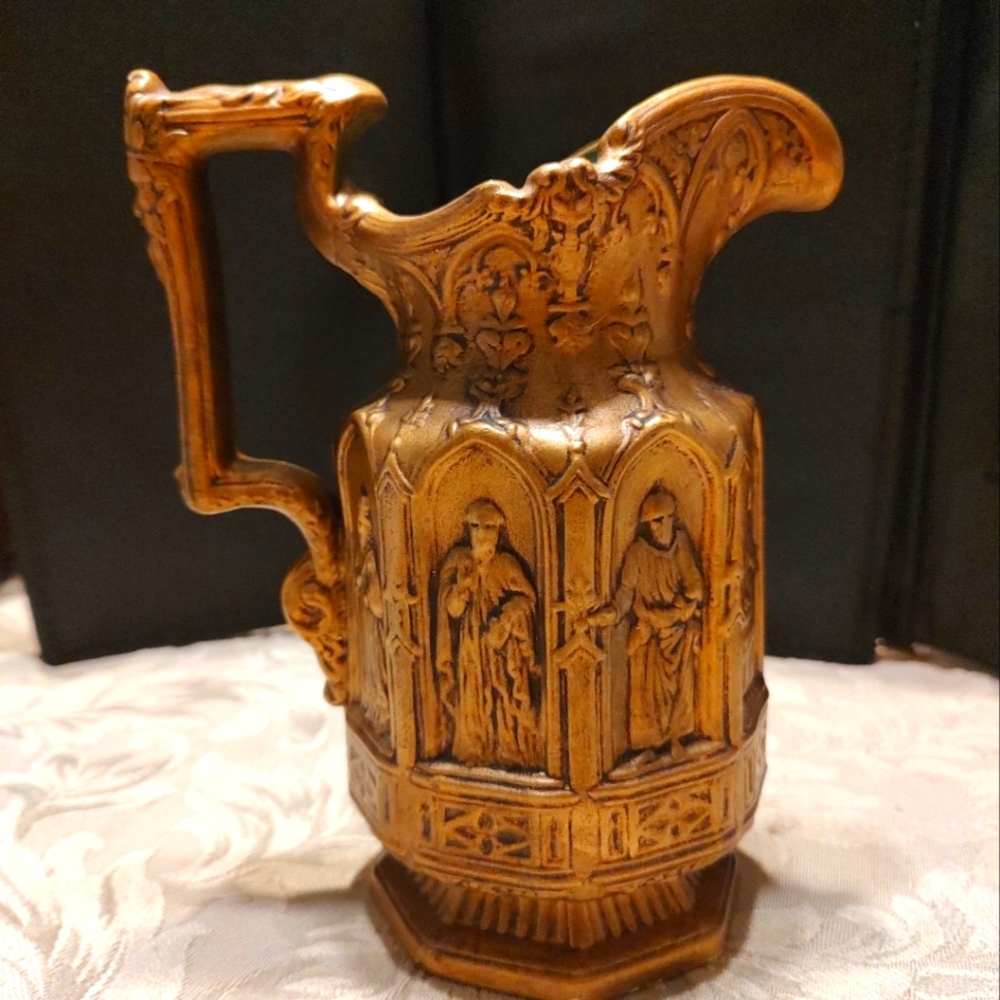 🔸🌿🔸Glorious Vtg 60's Gothic Revival Apostles Gold & Green Display Pitcher